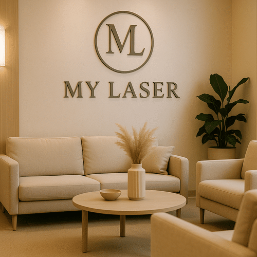 alt_text : Salle d'attente moderne, tons neutres, logo My Laser, ambiance professionnelle et chaleureuse.