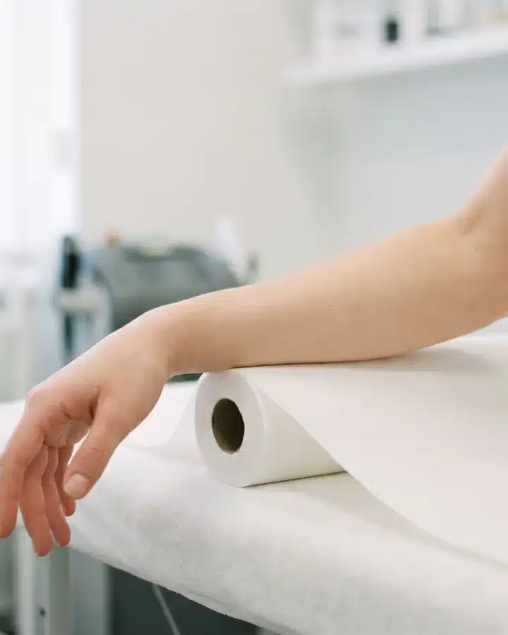 Avant-bras d'une femme après épilation laser chez My Laser, peau lisse et nette