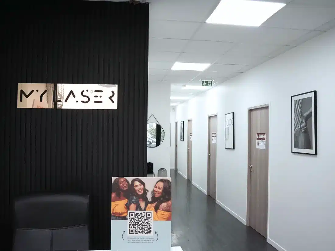 Accueil du centre My Laser Saint-Denis et couloir menant aux salles de soin
